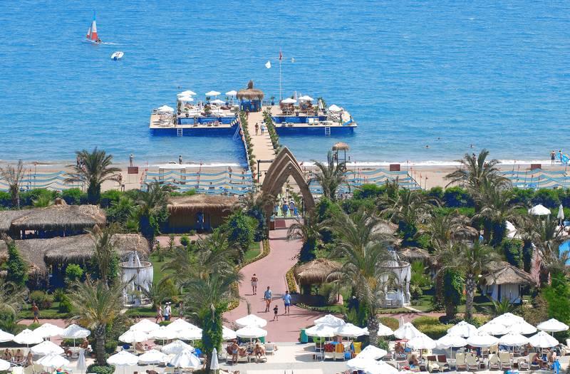 DELPHiN PALACE DELUXE COLLECTiON