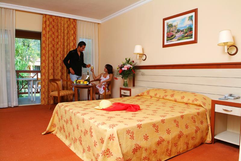 KUŞTUR CLUB HOLİDAY VİLLAGE