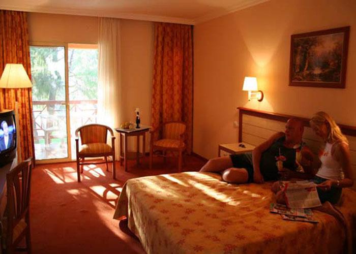 KUŞTUR CLUB HOLİDAY VİLLAGE